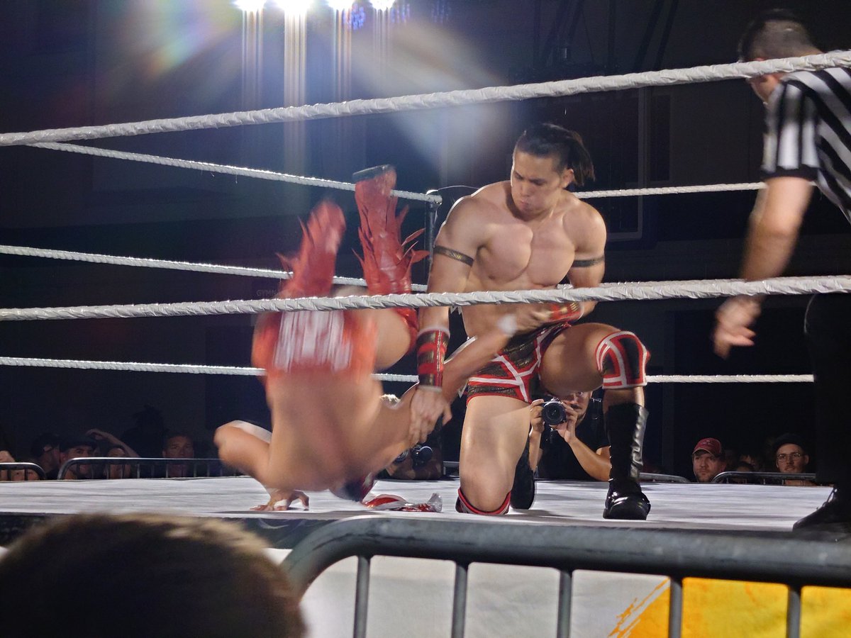 JeffReidUP's tweet photo. #NXTOrlando @chenshifu is able to keep @dragonlee95 grounded in the early goings, and @_trickwilliams and @Bigboawwe trade kicks. These two teams complement each other well. https://t.co/YjcAzWF0e1