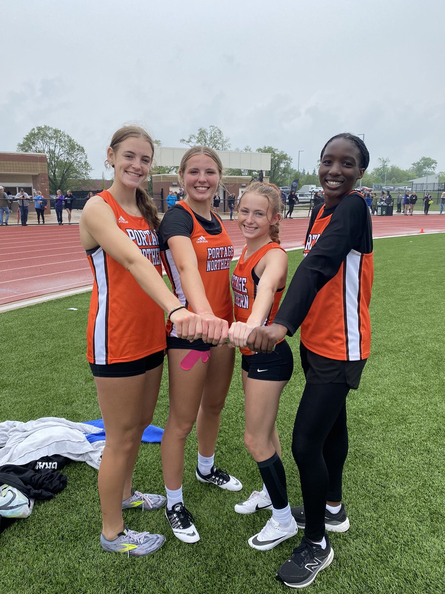 PNHuskyTrackXC's tweet photo. Record Breaking 4x100 relay by these PN Husky girls🔥🔥 49.26a French, Batt, Harden, Brown. Awesome job ladies💪🏽 https://t.co/fDvT005rOd