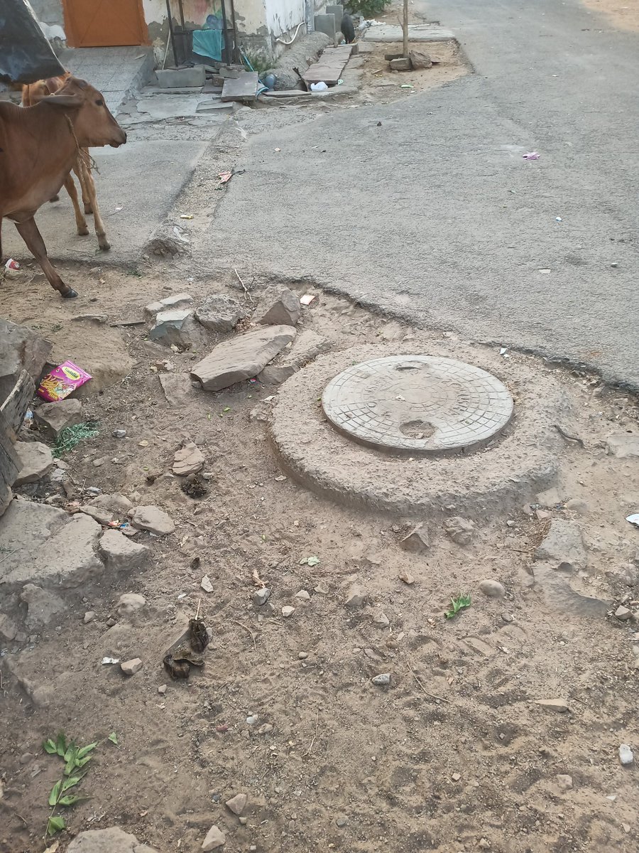 स्मार्ट सिटी कोटा नगर वार्ड नं 32 अजय आहूजा नगर बस्ती में जगन्नाथ मन्दिर के इर्द-गिर्द सड़कों पर बड़े-बड़े गड्ढे,नालियां चोक,गंदगी का साम्राज्य, पेय जल मात्र 20 मिनट को मिल रहा। कृपया प्रशासन को तलब करने की कृपा करें। <a href="/RajGovOfficial/">Government of Rajasthan</a> <a href="/aajtak/">AajTak</a> <a href="/ombirlakota/">Om Birla</a> <a href="/RajCMO/">CMO Rajasthan</a>