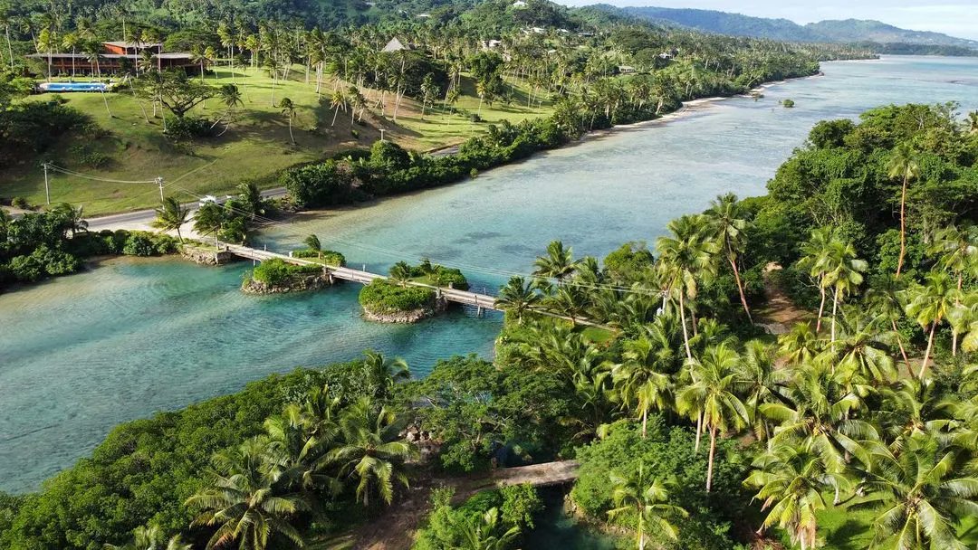 Savasiisland's tweet photo. Breath taken, soul awakened 😍 From the azure waters, to the swaying palm trees and lush natural gardens, stepping foot onto Savasi feels like entering a tropical dream. 

📷: @andyhansen19 https://t.co/FzxMaL7D7t