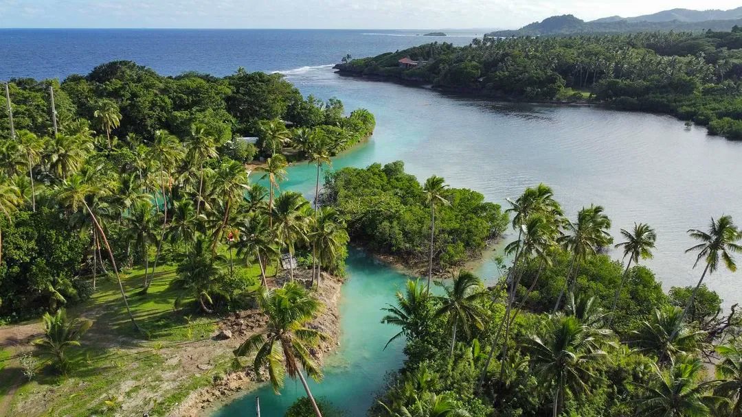 Savasiisland's tweet photo. Breath taken, soul awakened 😍 From the azure waters, to the swaying palm trees and lush natural gardens, stepping foot onto Savasi feels like entering a tropical dream. 

📷: @andyhansen19 https://t.co/FzxMaL7D7t
