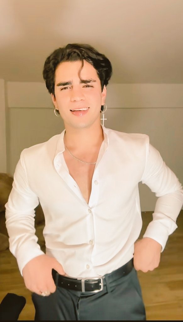 Melych_'s tweet photo. @ArnMercurio Uf....bb🤭
😎
No me quiero imaginar la cantidad de bendiciones q tendrás...🫣
Eres el galán más codiciado y soñado😌
Nuestro príncipe👑🔝
☄️🐈‍⬛🖤🔥 https://t.co/G6qEENE2QC