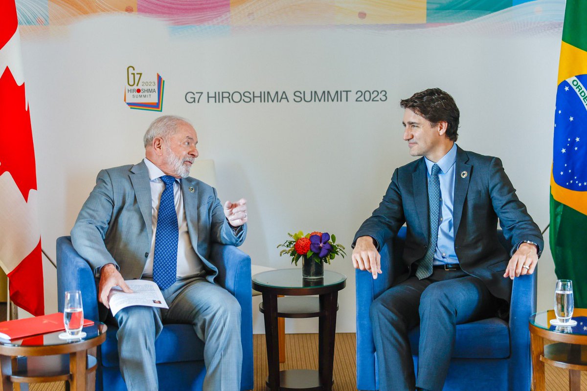 Com o primeiro-ministro do Canadá, @JustinTrudeau, que tive a alegria de encontrar pela primeira vez aqui no G7. Falamos sobre o comércio entre nossos países, a necessidade de esforços conjuntos na defesa do meio ambiente e sobre a guerra na Ucrânia. Trudeau reforçou que está…