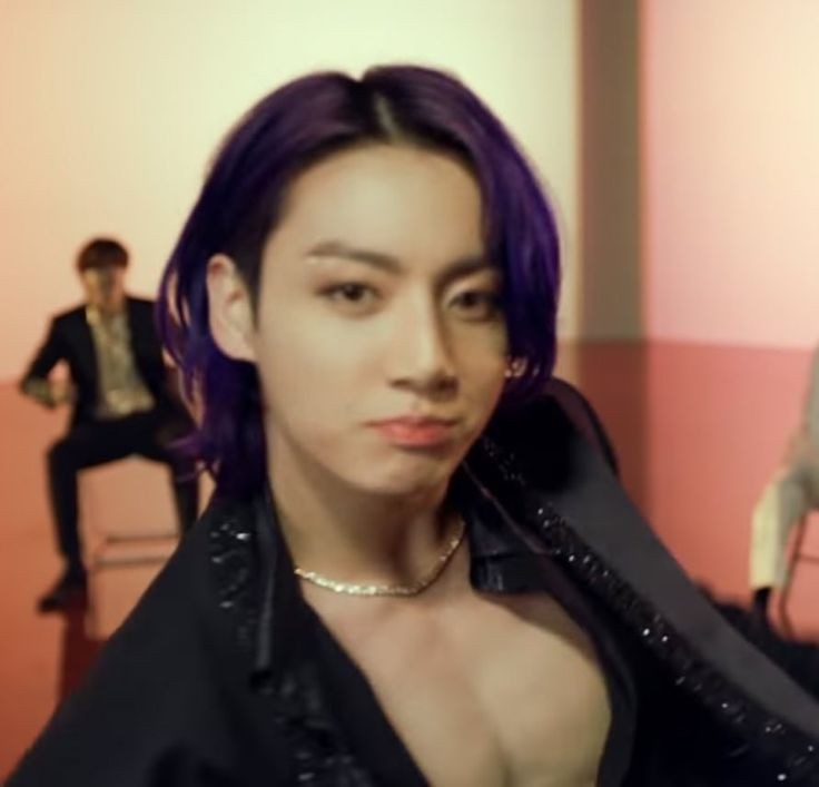 2 años de Butter o sea dos años del robo más grande de la HISTORIA, el poco contenido que tuvimos de Jungkook con ESTE pelo...

dije el pelo mirale el pelo no las tetas