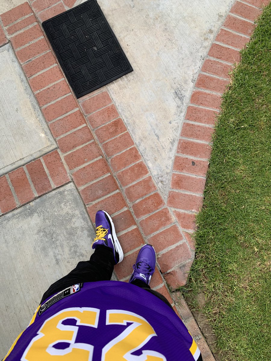 Lakers air max 90 #nikebyyou

Only fitting for tonight’s game. 
LFGGG Lakers!! 

#KOTD
#snkrsliveheatingup 
#snkrsheatcheck