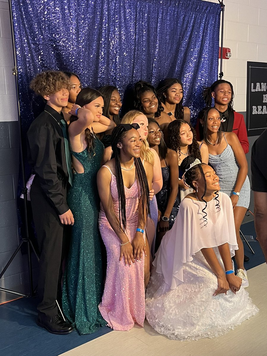 RMSRavens's tweet photo. Our inaugural 8th grade Formal was such a fun time!  We have some beautiful students!! #8thGradeFormal https://t.co/BypWck4L0t