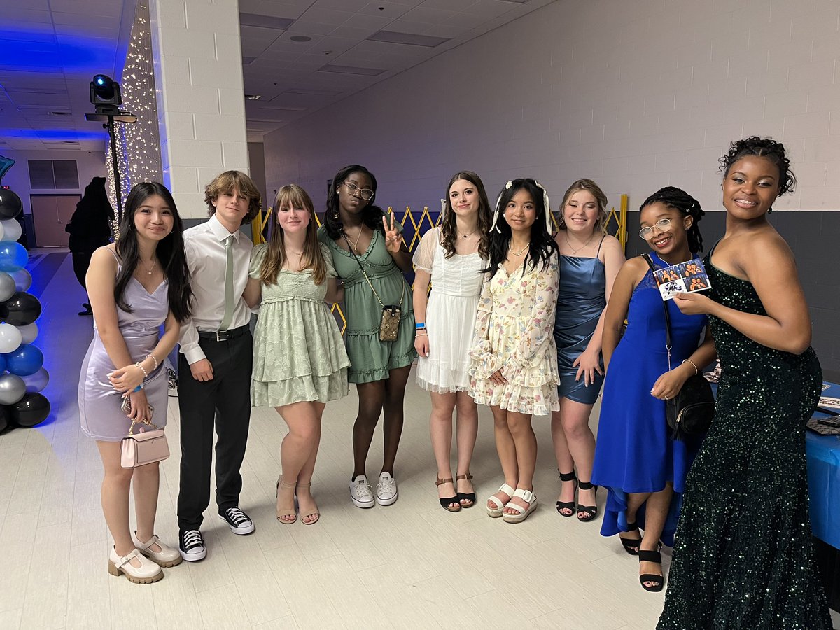 RMSRavens's tweet photo. Our inaugural 8th grade Formal was such a fun time!  We have some beautiful students!! #8thGradeFormal https://t.co/BypWck4L0t