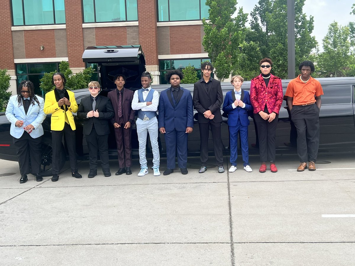 RMSRavens's tweet photo. This group knows how to arrive in style! https://t.co/YFAPCln0zG