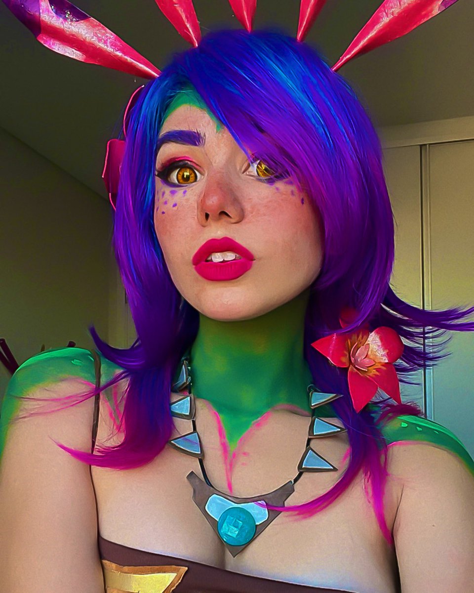 𝗡eᴢᴜᴍi `☁︎ on Twitter: "The cosplayer // the character"