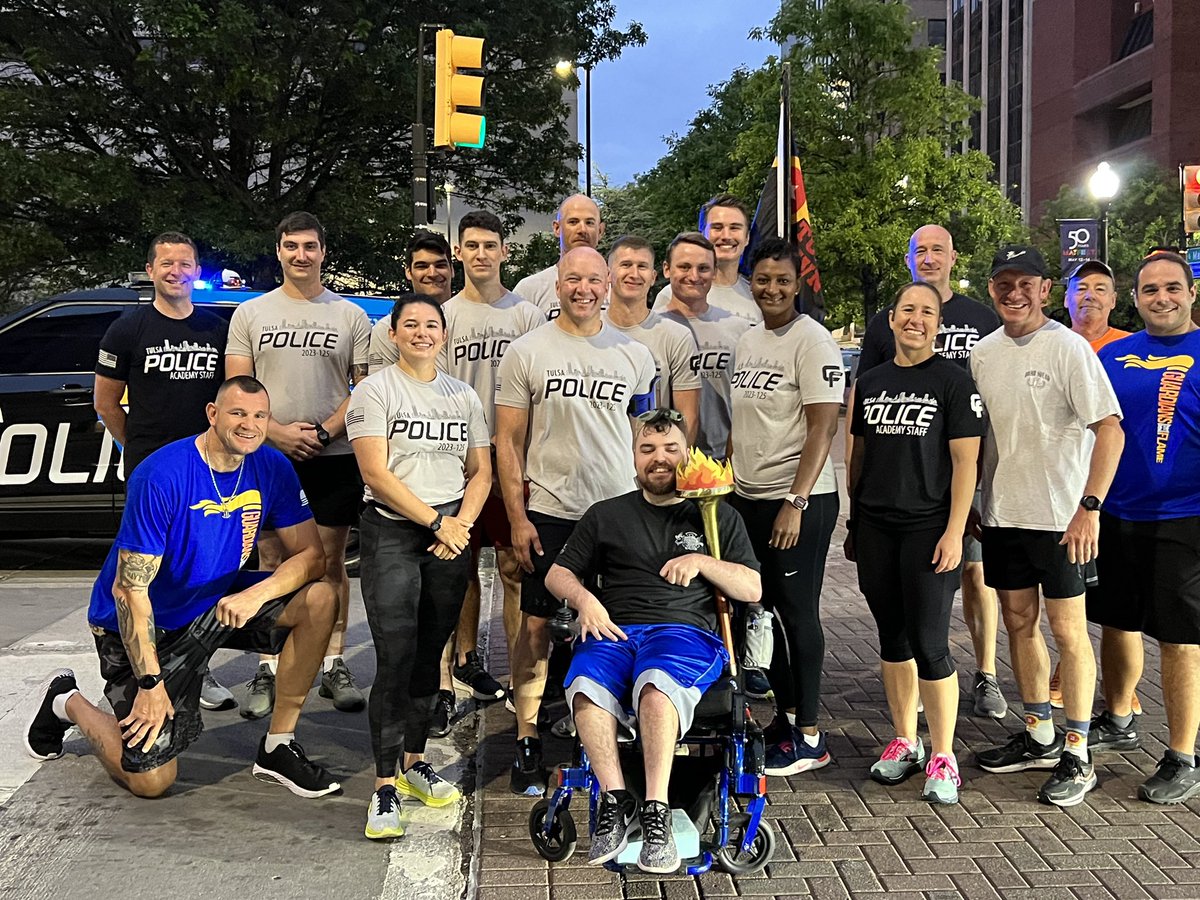 Real1rishHammer's tweet photo. Got to participate in the annual #TulsaRun with officers of the @TulsaPolice they needed a athlete to run with the torch so I stepped up and I had the best honor of running and carrying the torch thank you TPD for this amazing opportunity of a lifetime https://t.co/BAAhdykRhV
