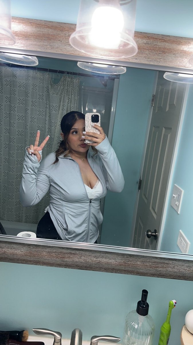 vanessarendon_'s tweet image. 🩵 #sagitarius