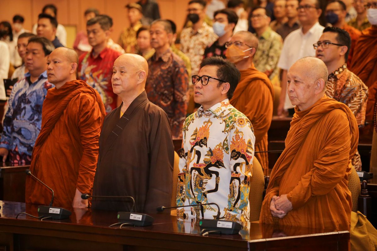 Rini160883's tweet photo. Ketua Umum PKB, Gus Muhaimin yg juga Wakil Ketua DPR RI sore tadi menggelar peringatan hari Waisak dg para tokoh agama Budha.
#GusMuhaimin 
@cakimiNOW
@BagusMuhaiminS1
@EmHasanuddin
@Jazilul_Fawaid
@billy4riez
@SukoyoKasekpro 
@Brigade01Arwan1 
@Mursyidan10 
@AcehTpp https://t.co/rkTnsmqEvj