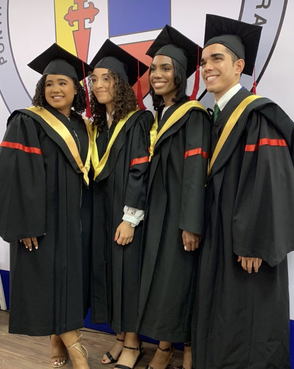 HectorAlies's tweet photo. Termino mi día enviando felicitaciones y parabienes a los graduados de la #74GradCSD de @PUCMM, en especial a los nuevos egresados de la carrera de Derecho. Honrado y feliz de haberles acompañado en el trayecto y en este día tan especial. #PUCMMesDerecho⚖️ https://t.co/s7EtOSRYd3