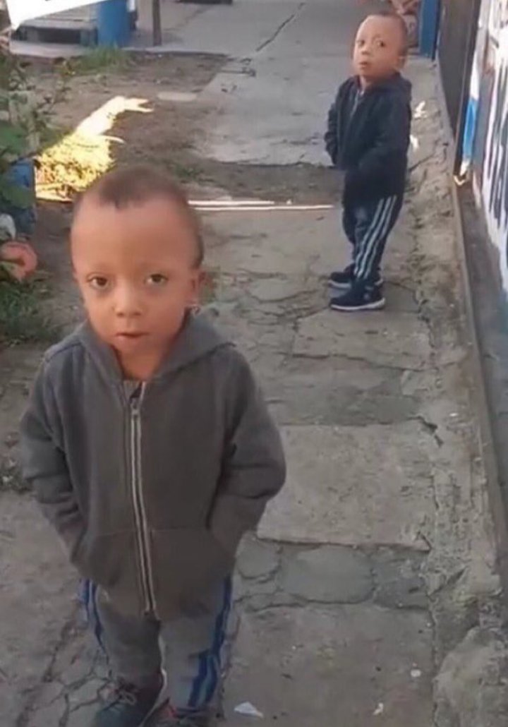 dice mi amigo que si le queres dar un beso
