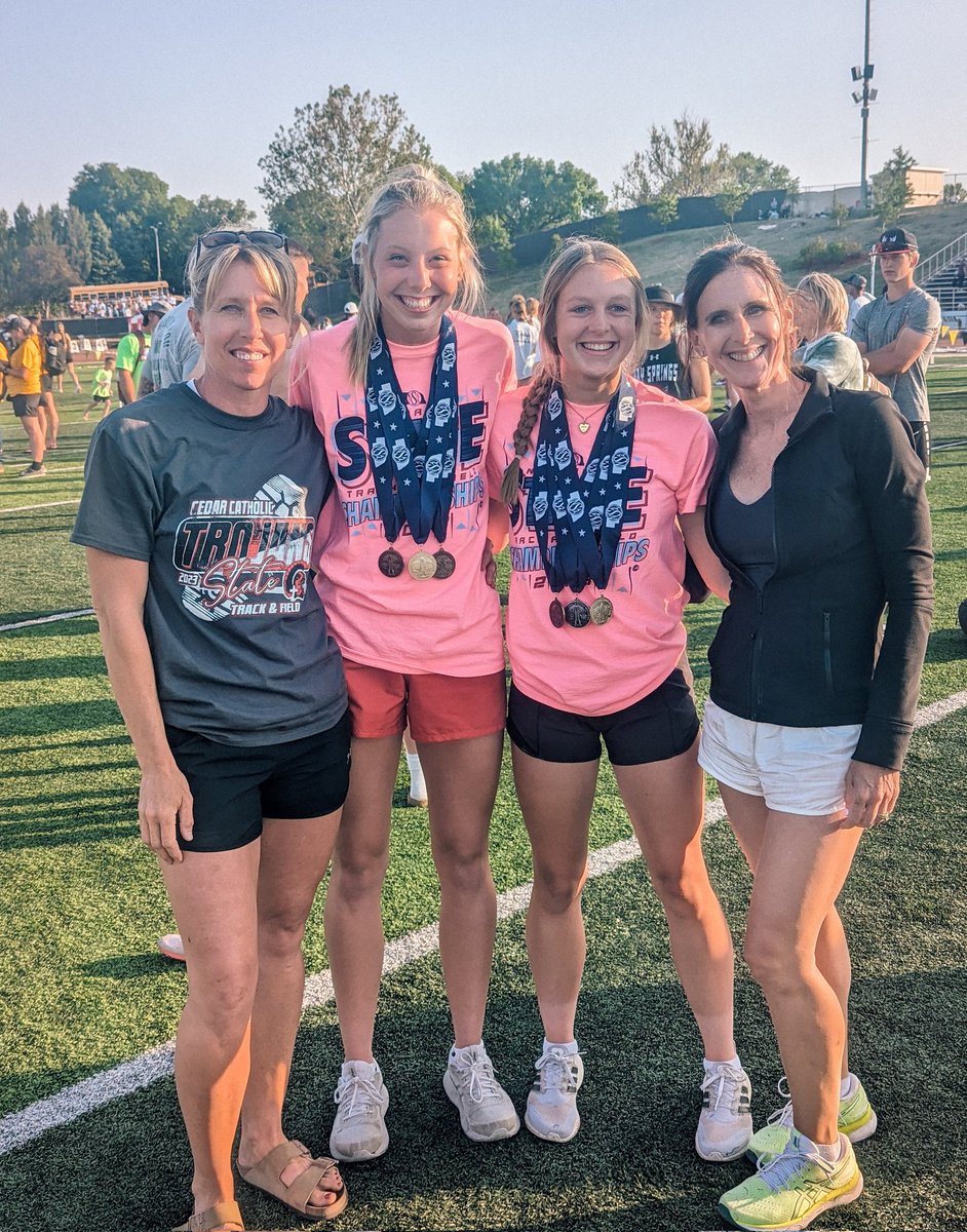 6 medals 🥇🥇🥈🥉🏅🏅 
4 days 🌞🌞🌞🌞
2 cousins 🏃‍♀️🏃‍♀️

And in the same events !
4x800 🥉🥈
800 🏅🏅
4x400 🥇🥇

Only sad that this was their only year overlapping at Burke...and how much faster they are in the 800 than their moms were! 😆😆