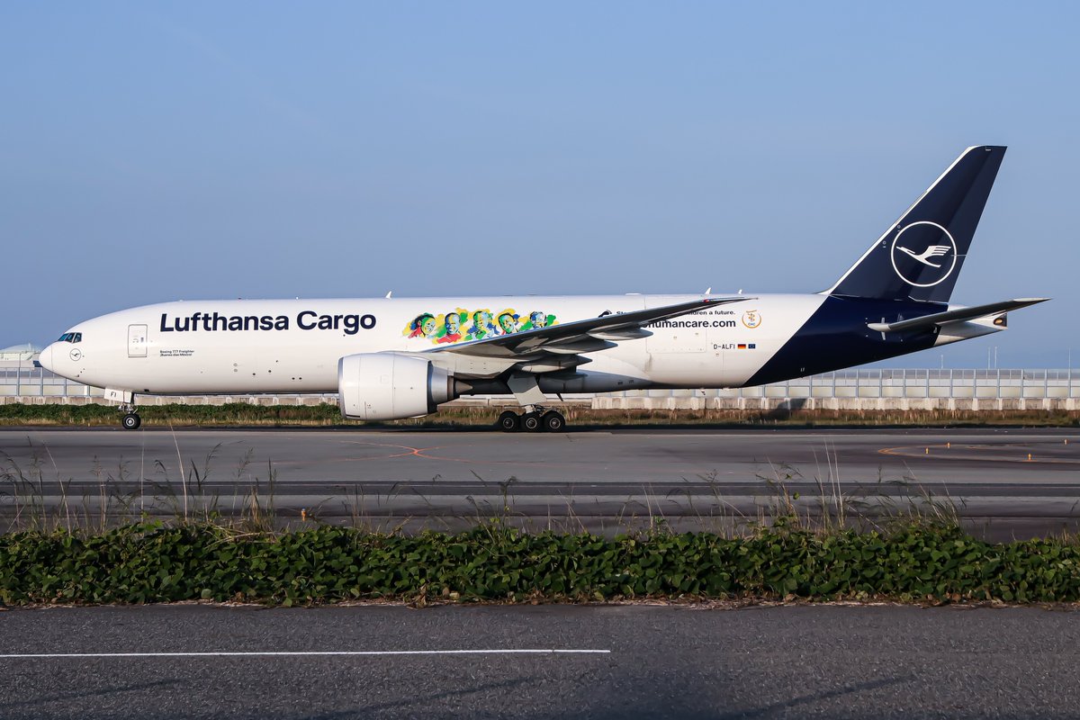 kup_0112's tweet image. Lufthansa Cargo
B777-F/D-ALFI
at Kansai Int'l Airport #RJBB
2023 5/10