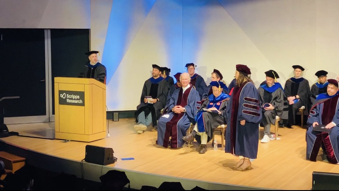 What an incredible and eventful past couple of weeks! Successfully defended my thesis last week and officially graduated yesterday. Thank you Seth (@TomchikLab) for officially introducing me as Dr. Valentina Botero.