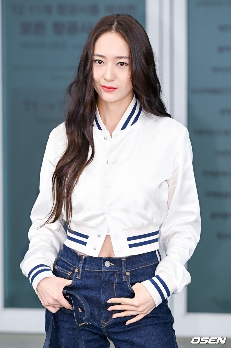 yojuici's tweet photo. RT @krystclass: So pretty 😭

#Krystal #JungSoojung #Cobweb https://t.co/XUPWpEa1lC