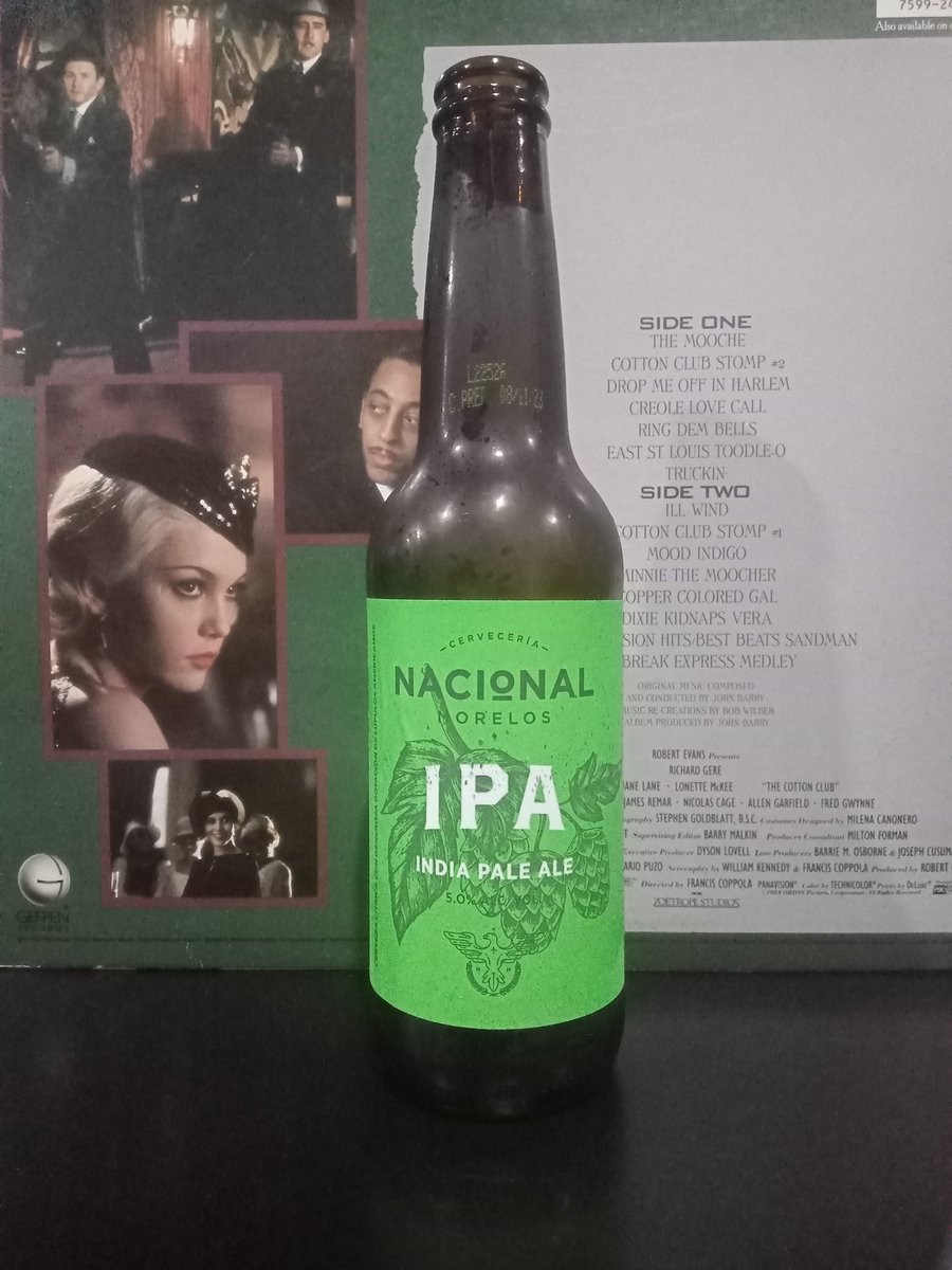 FCervisia's tweet photo. Más del #CebadaYVinyl con la IPA de @NacionalMorelos y sus maltosos y dulces 5%. Escuchando el soundtrack de The Cotton Club 1984.

#beer #frigus #cerveza #craftbeer #beerme #BrothelHB #vinylcollector #vinylrecords #beerlover #beetime #drinkbeer #birras #weekend #artesanales https://t.co/uNlxTBWZGb