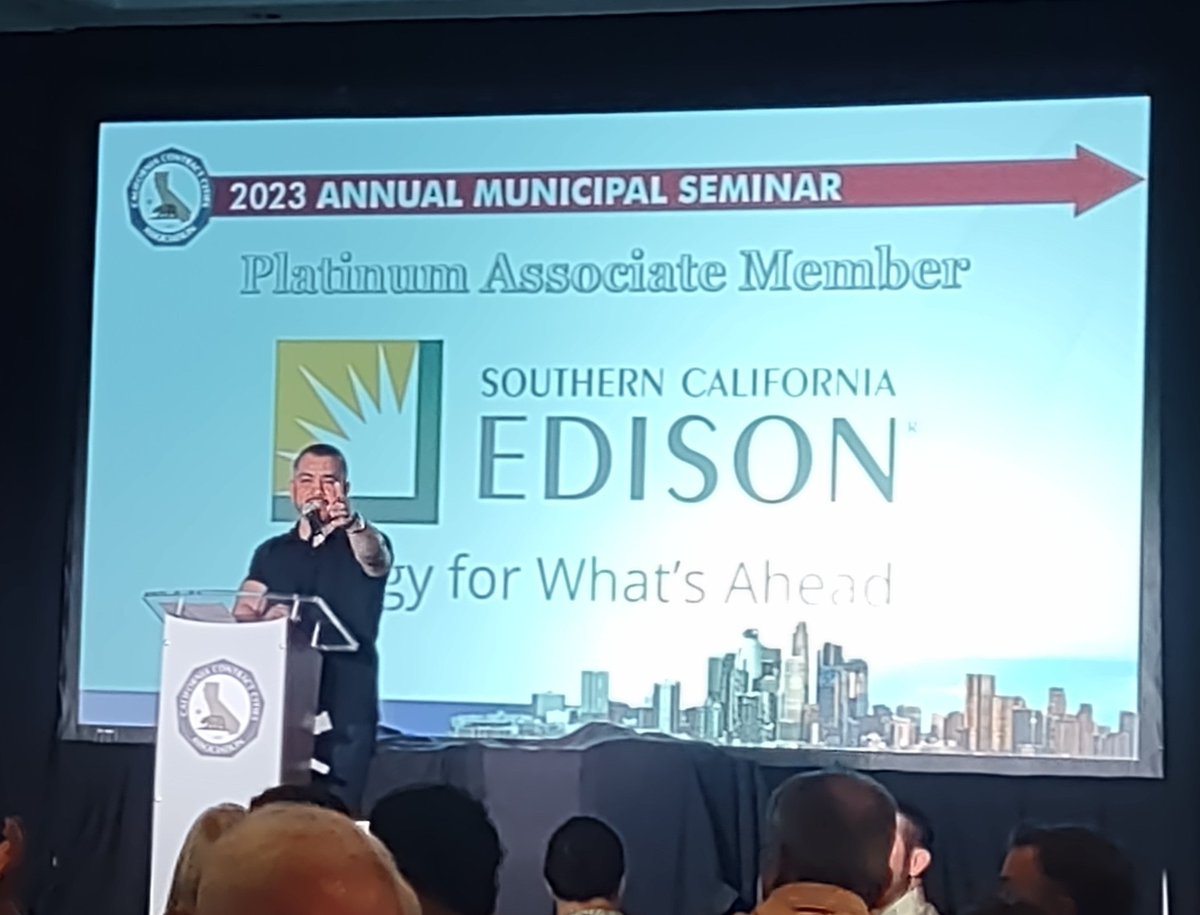 SCE_HaigK's tweet photo. On behalf of @SCE, I thank Councilman Jeff Wood of @LakewoodCA for serving as 2022-23 President of Board of Directors for #ContractCities! 
Thanks to all of the #CCCA #MemberCities who gathered for the Annual Municipal Seminar #AMS2023 https://t.co/nmAmhxDcgM