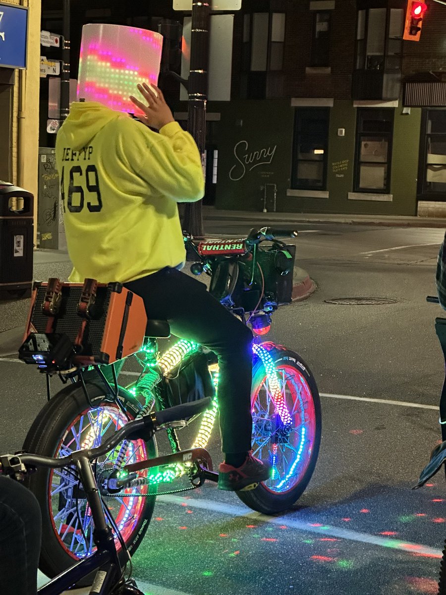 epic ride with <a href="/theglowriders/">Hamilton Glowriders</a> - huge turn out. Wife &amp; 12yr old loved it, ton of fun. Thank you VERY much to all the organizers, sweeps, leads, medics - amazing job 🌟🎉🙌 #hamont