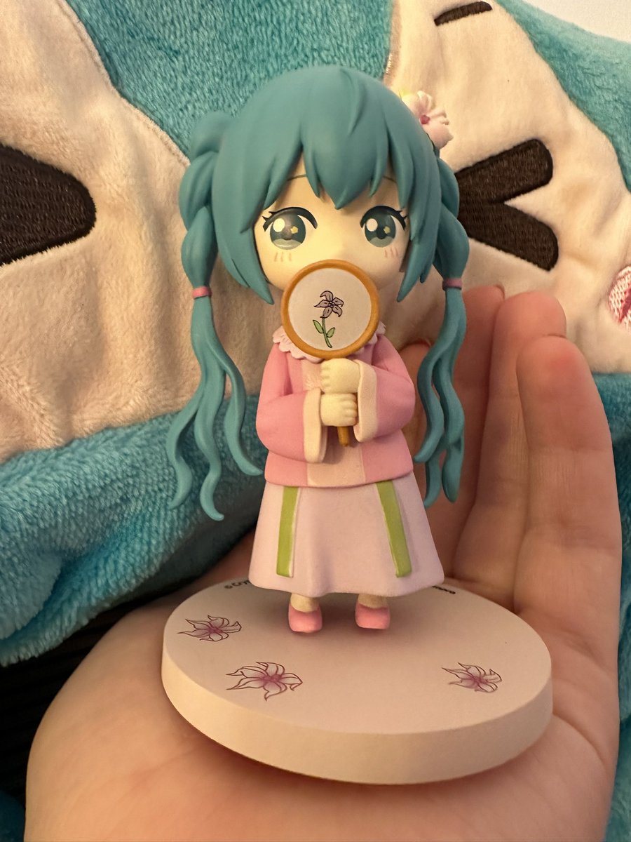 my brand new perfect sweet miku baby- i love her everyday