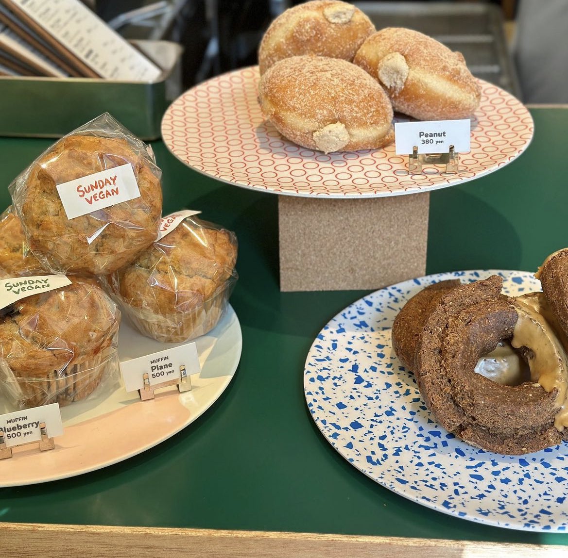 an3ansun's tweet photo. 早起きして朝ごはん求めに〜○
気になってた吉祥寺のSUNDAY VEGAN🏃
８時Open嬉しい🍩
井の頭公園向かって🦆見ながら食べた。
植物性のdonutとは思えぬ満足感。
おすすめされたカスタード。。おいしすぎた、、。

#sundayvegan
#吉祥寺　#朝活　#日常
#朝ごはん　#ドーナツ https://t.co/k6jdELR3ea