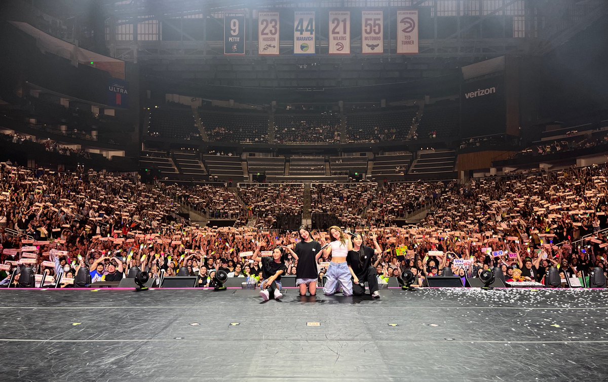 [#마마무]

🎤 [MY CON
- ATLANTA] 🎤

매번 행복과 웃음을 주는
마마무와 함께해 주신
우리 무무 여러분🎶

우리 무무 여러분 덕분에
시간 가는 줄도 모를 만큼
웃음이 가득한 하루였습니다🩷

#MAMAMOO #무무 #MY_CON