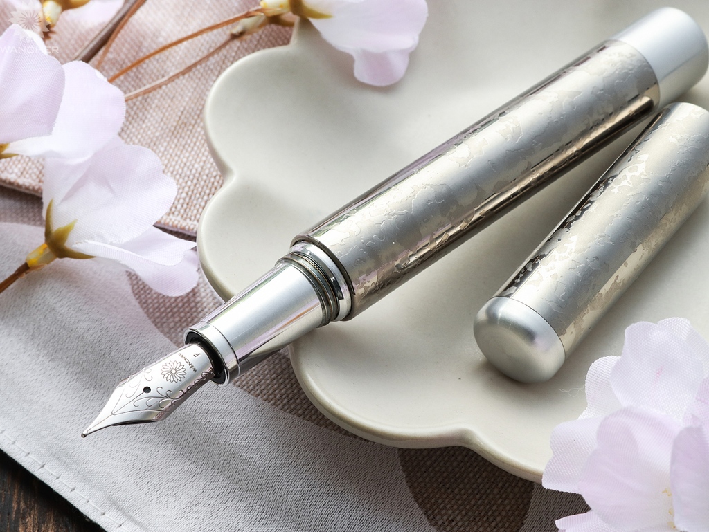 Wancher_Global's tweet photo. Because titanium is durable and rust-resistant, this pen's shine is sustainable and rust-proof in any weather condition. Furthermore, the rhodium-plated colored nib gives the pen a matching appearance. #wancher #fountainpen #titaniumpen
https://t.co/zQ6CsO7QBN https://t.co/mTVR0MA212