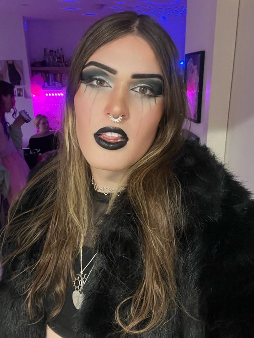 Thought I&rsquo;d switch it up a little 😌💕💖 https://t.co/ThCXm25i4S