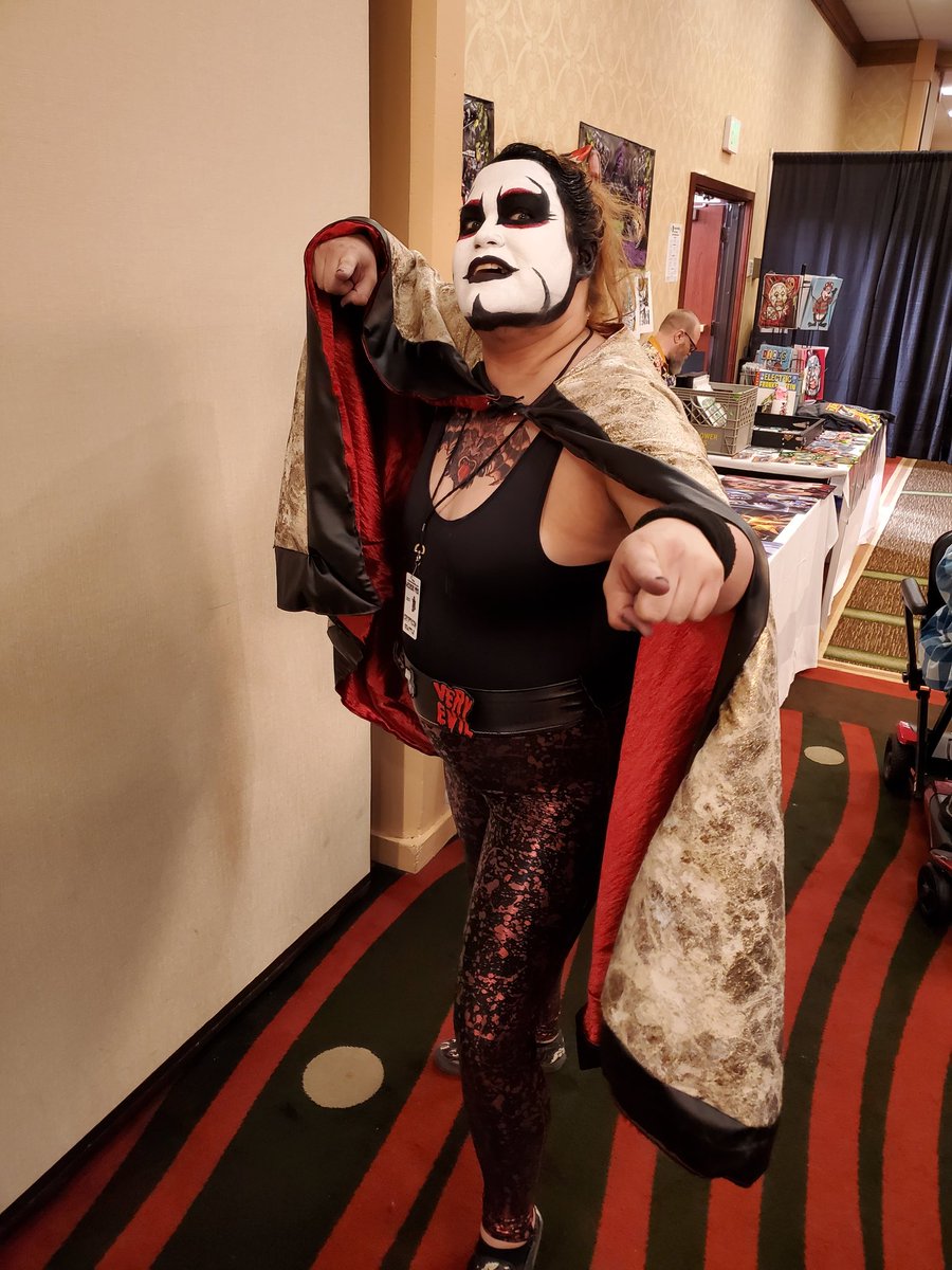 thestevestrout's tweet image. This was my favorite cosplay at @crypticon! Love that @DanhausenAD and listen to The Steve &amp;amp; Crypto Show or be cursed! #crypt23 #SteveAndCryptoShow #mutantfam