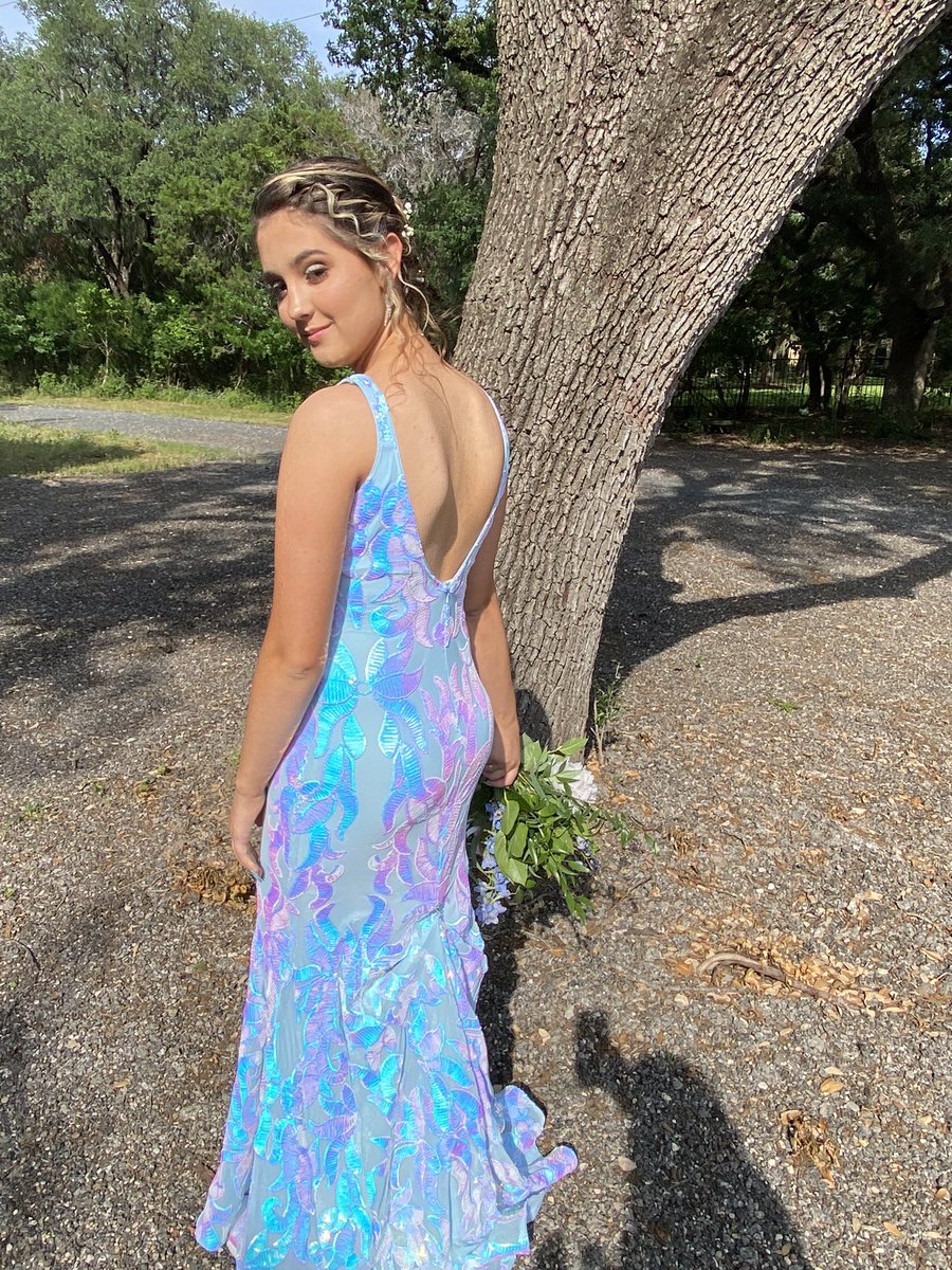 JustfromSutton's tweet photo. I blinked and now my baby girl is on her way to junior prom. ❤️ https://t.co/CLwPTGBTy1