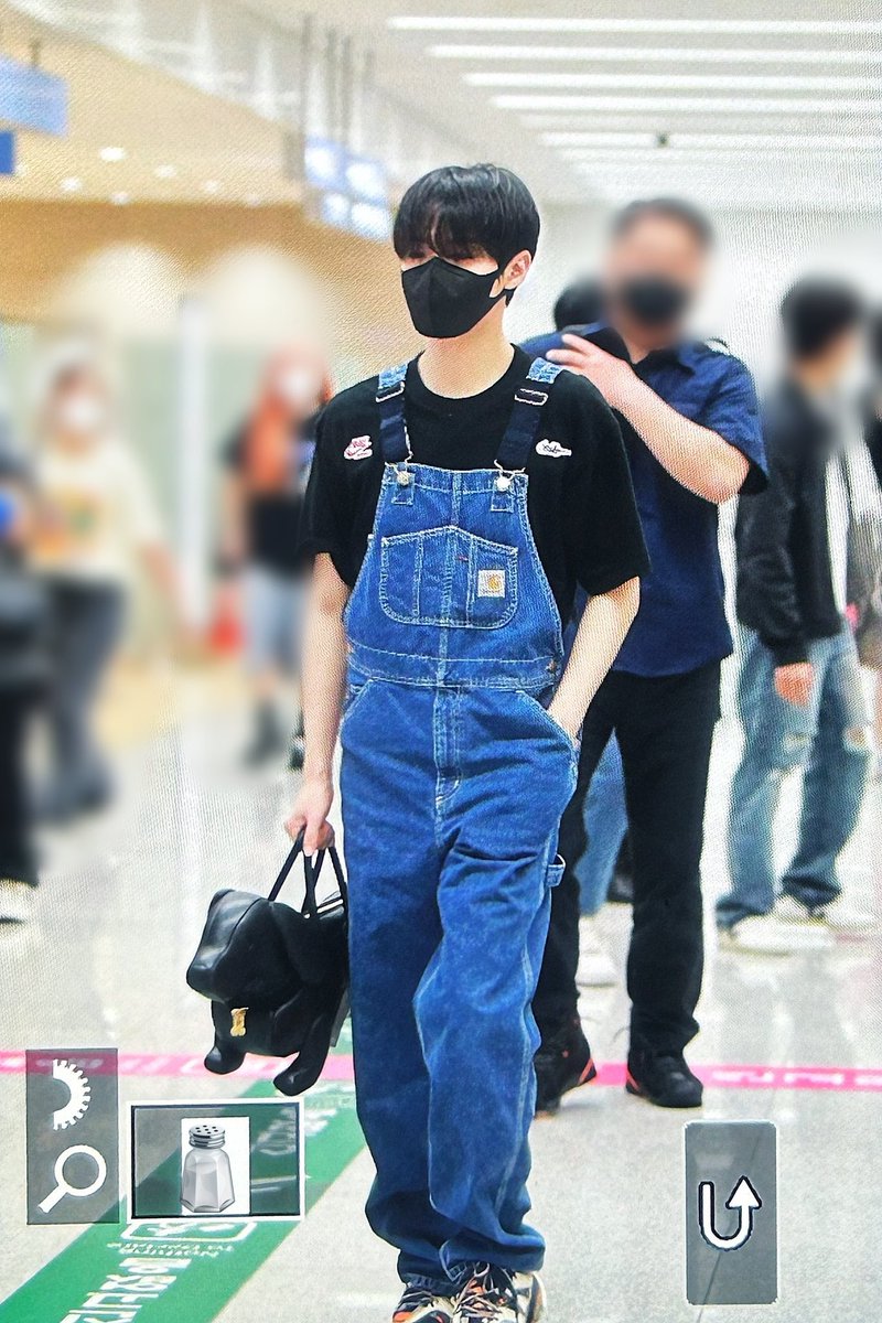 pm_babemu's tweet photo. ขาไปว่าน่ารักแล้วขากลับน่ารักกว่าเดิม น้องโดยองชุดเอี๊ยมกับกระเป๋านุ้งหมา https://t.co/tnzqdnBjAb
