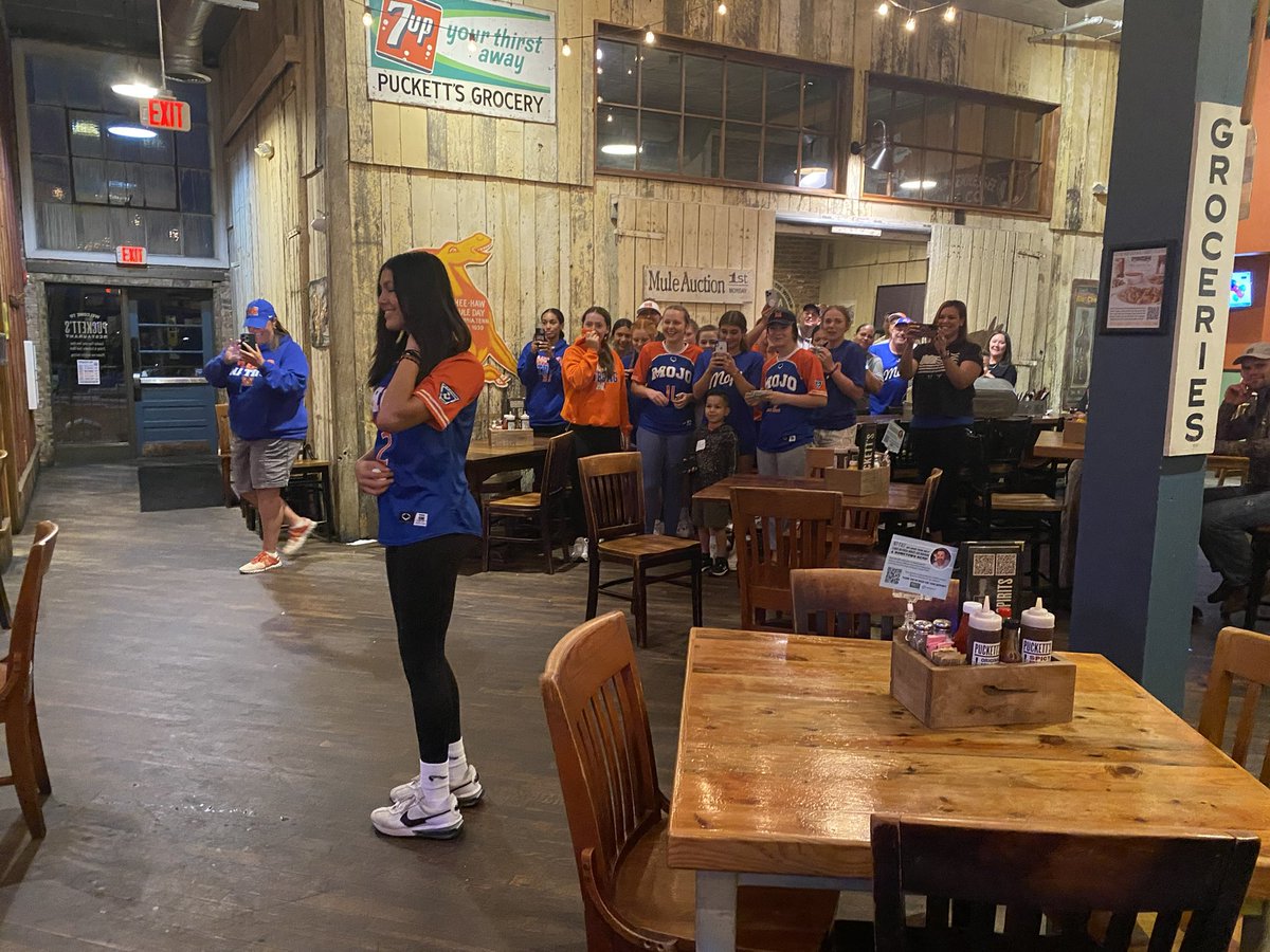 MOJO2K9FOX's tweet image. Dinner was great, ice cream was even better, and having the band sing happy birthday to our #2 Marissa Silva was the best!  #faMily @TnMojoFastpitch #WeHaveMoreFun