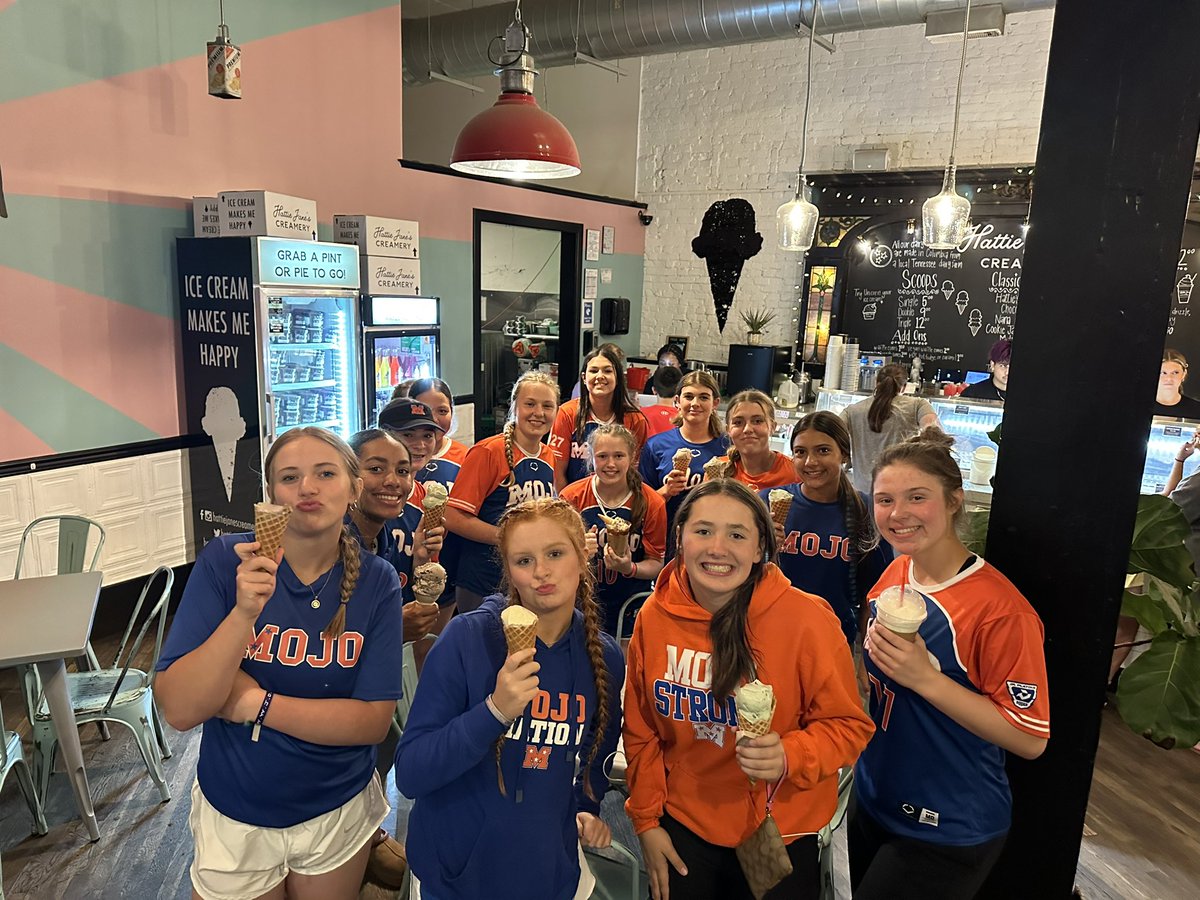 MOJO2K9FOX's tweet image. Dinner was great, ice cream was even better, and having the band sing happy birthday to our #2 Marissa Silva was the best!  #faMily @TnMojoFastpitch #WeHaveMoreFun