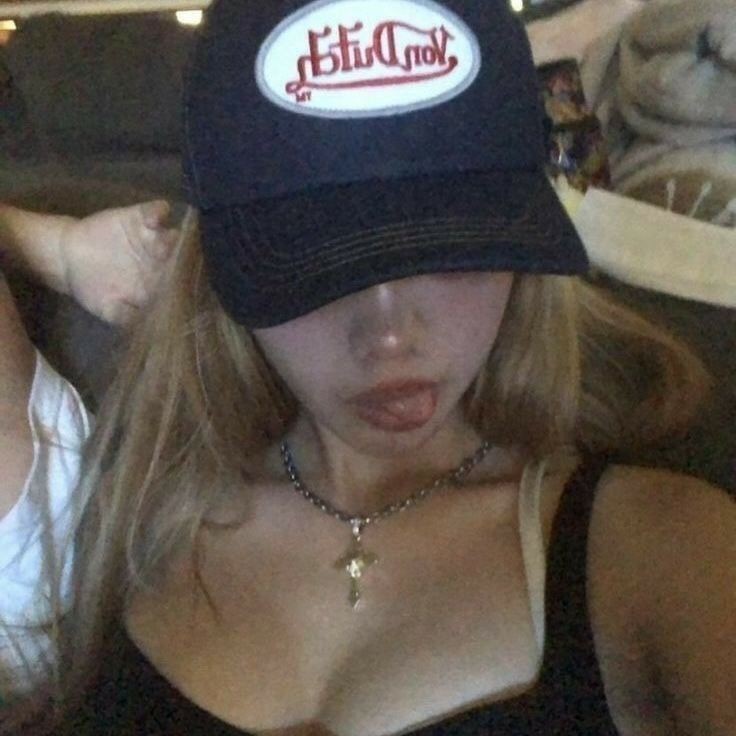 isabelle ꨄ (@isaweasley_) on Twitter photo 