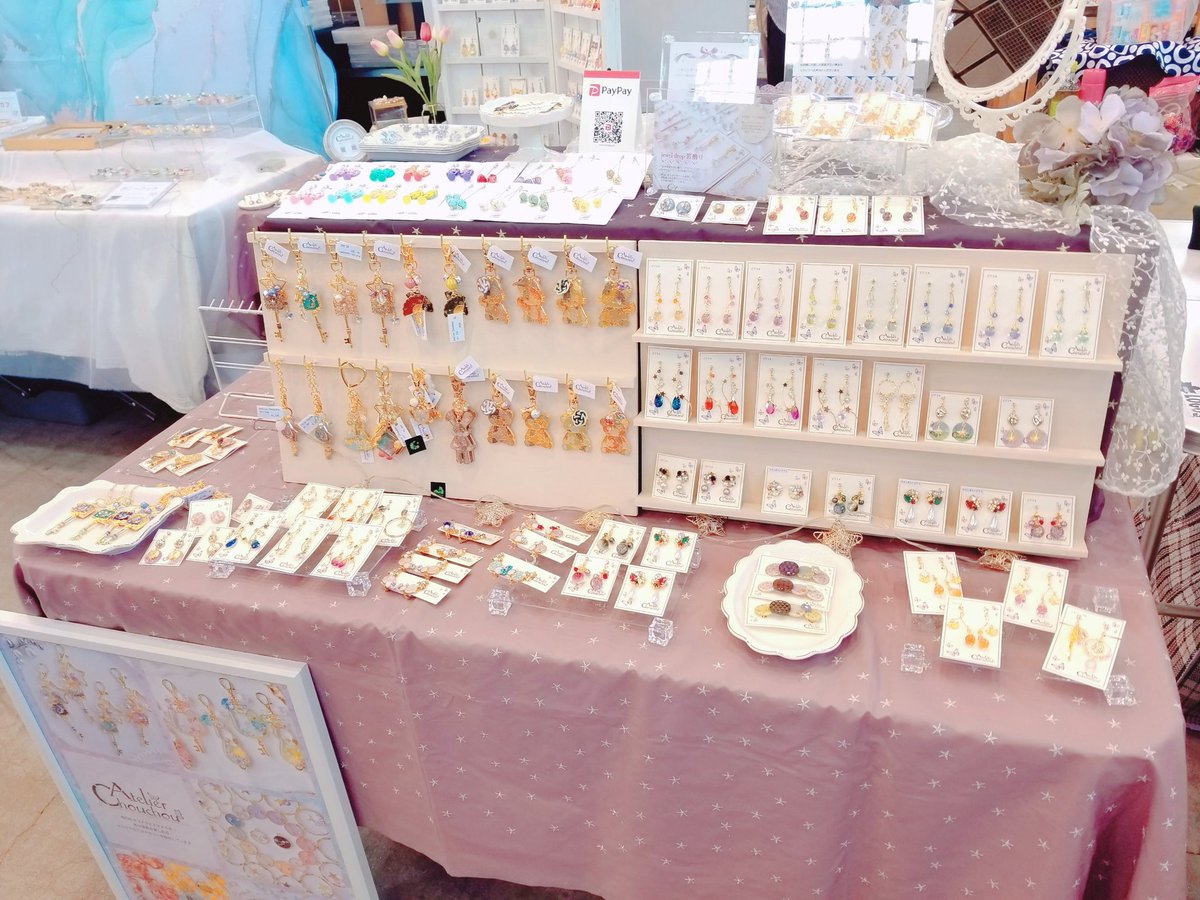 AtelierChou2's tweet photo. #博多ハンドメイドマルシェ 始まってます😆
この日のために沢山作ったフラワーガーデンキーホルダー、お出しするの忘れてました💦💦
このあとお出しします🙇‍♀️ https://t.co/D8ZYEoFw7Z