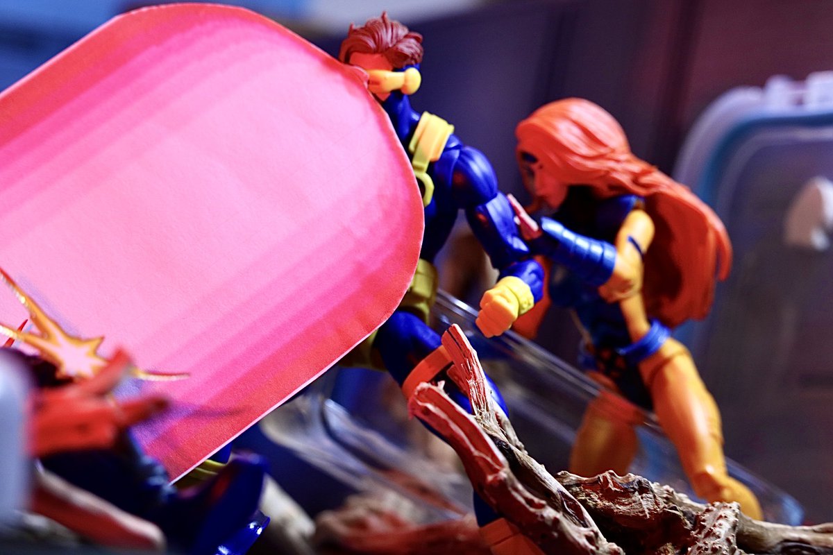 Give them an eye full!
#cyclops #jeangrey #mrsinister #xmen #marvellegends