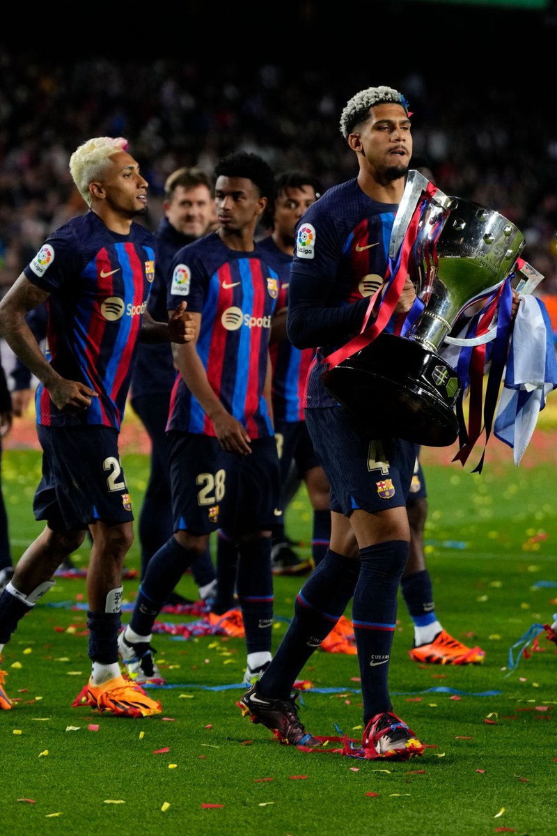 forcabarca_ar's tweet photo. هذا الموسم بالليغا: 

◾️1804 دقيقة لعبها أراوخو = 5 أهداف مُستقبلة 

◾️1346 دقيقة لم يكن فيها أراوخو بالملعب = 10 أهداف مُستقبلة https://t.co/otqRulNmtY