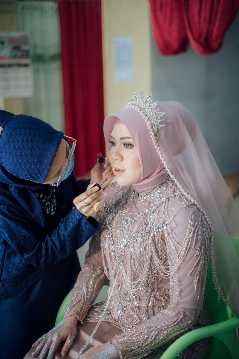 peweyin's tweet photo. lagi main makeup"an ✌🏻 https://t.co/fSTn7od41O