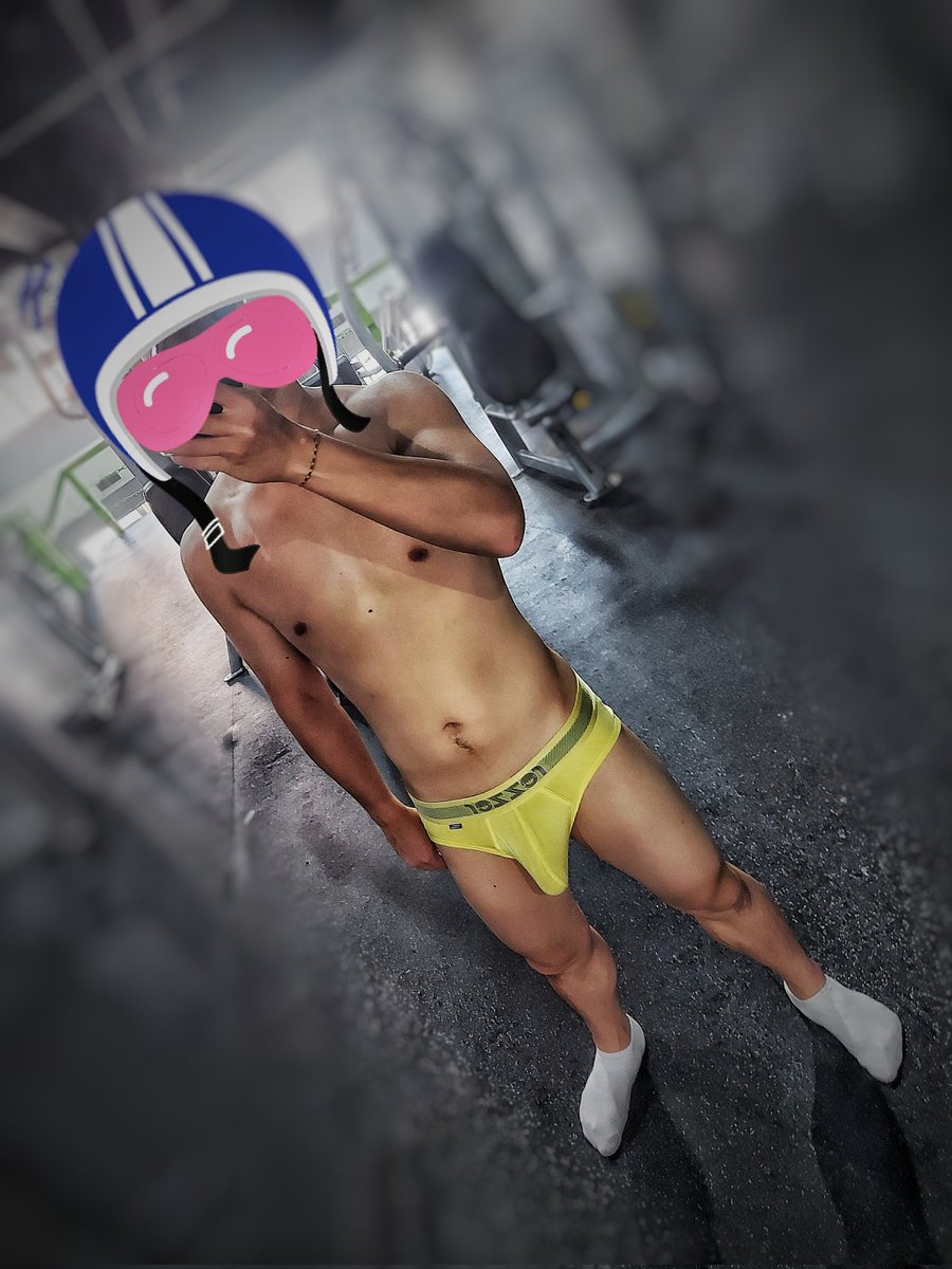 Q_Jay_Q's tweet photo. 趁著沒人的健身房
來裸一下 🙈
#桃園 #健身房 #裸 
#內褲 #rezzer  #白襪 https://t.co/gIYnB6a6UB