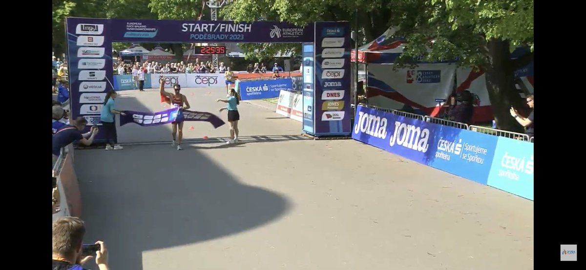 3 palabras:
Álvaro Martín Uriol.
Oro en el Europeo de marcha por equipos. 
Campeones. Récord de España.
3 palabras: 
Medalla de Extremadura.