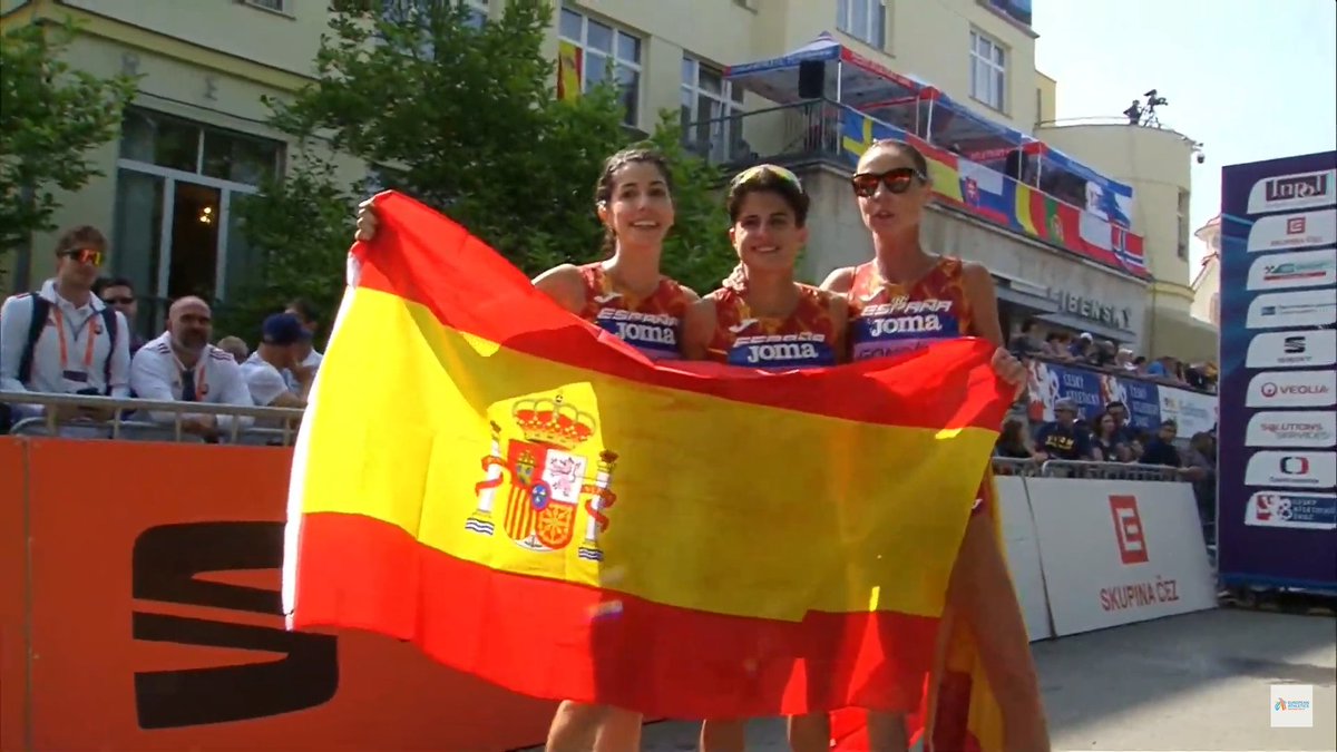 Triplete!!!!!
<a href="/atletismoRFEA/">atletismoRFEA</a> consigue las 2 medallas de oro por equipos.
Por respeto a los compañeros que faltan, no corteis la retransmision. Aun estan peleando <a href="/manuathleo/">Manuel Bermúdez</a> y Paula Juarez que también son parte del equipo.