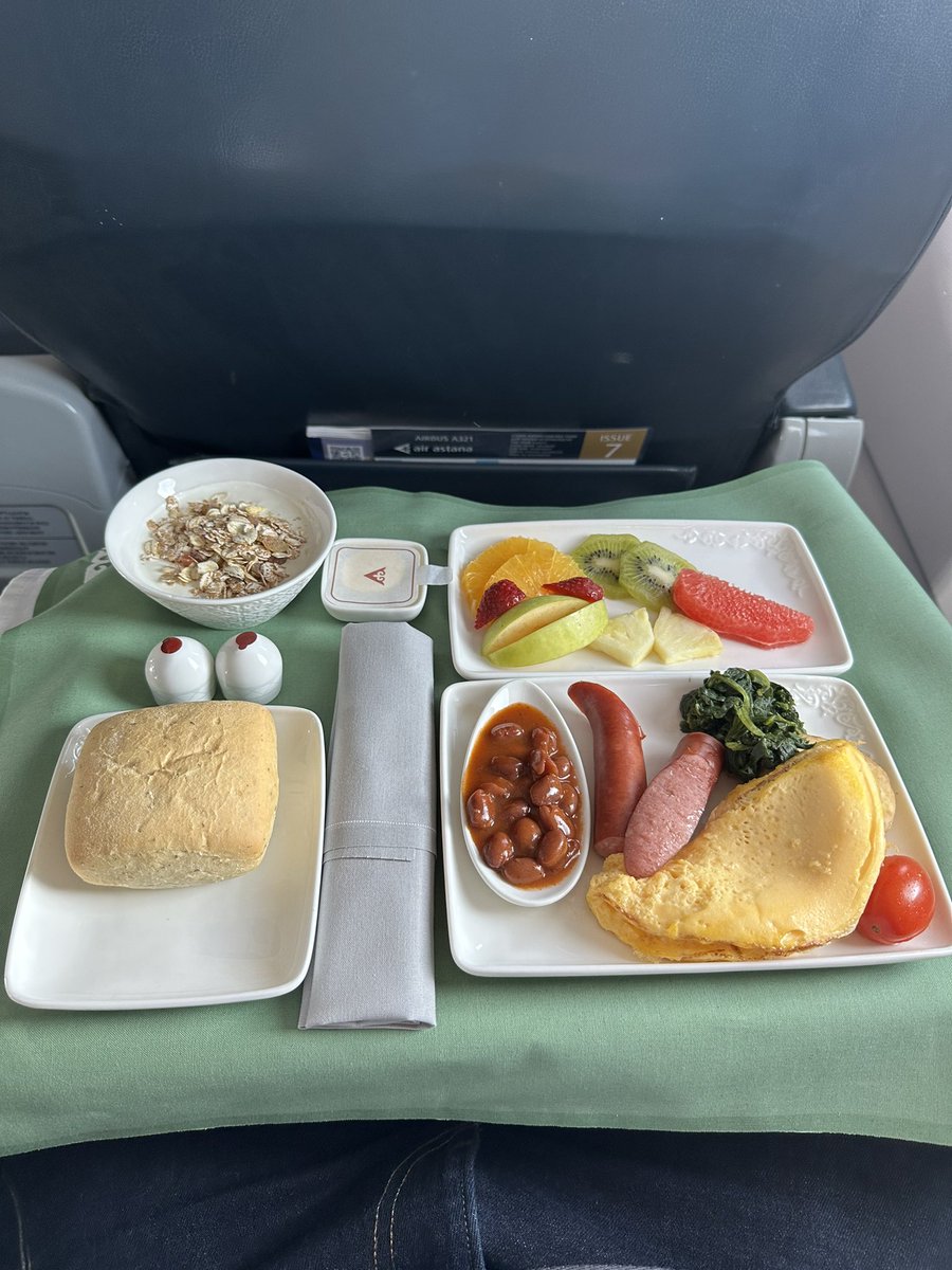 calon_gadunid's tweet photo. Jadi rute perjalanan saya itu waktu berangkat adalah Bali - Singapore - Istanbul - Almaty - Astana dan menghabiskan 37 jam perjalanan total 

Dari Almaty - Astana saya naik Air Astana yg ternyata pelayanannya sebagus itu.  Cilik-cilik cabe rawit juga  airlines negara ini https://t.co/gm4r8omGRe