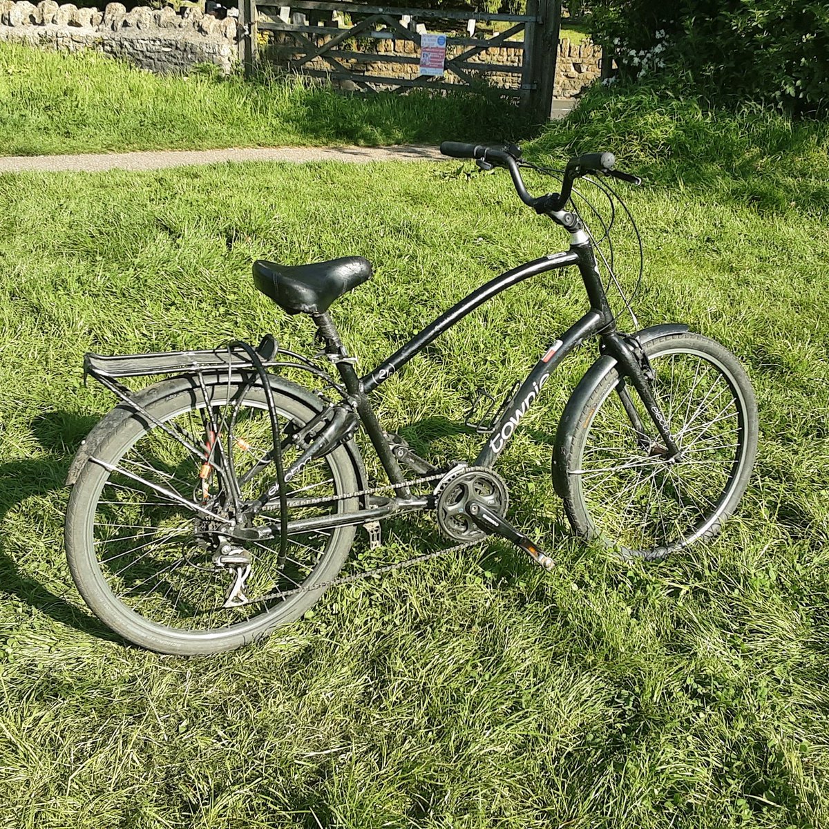 An unusual cruiser style bike is the 1st of todays services to arrived. 

#cycling #bicycle #repair #buyitoffaboat #canaltraders #Kennetandavon #bathampton #bath.