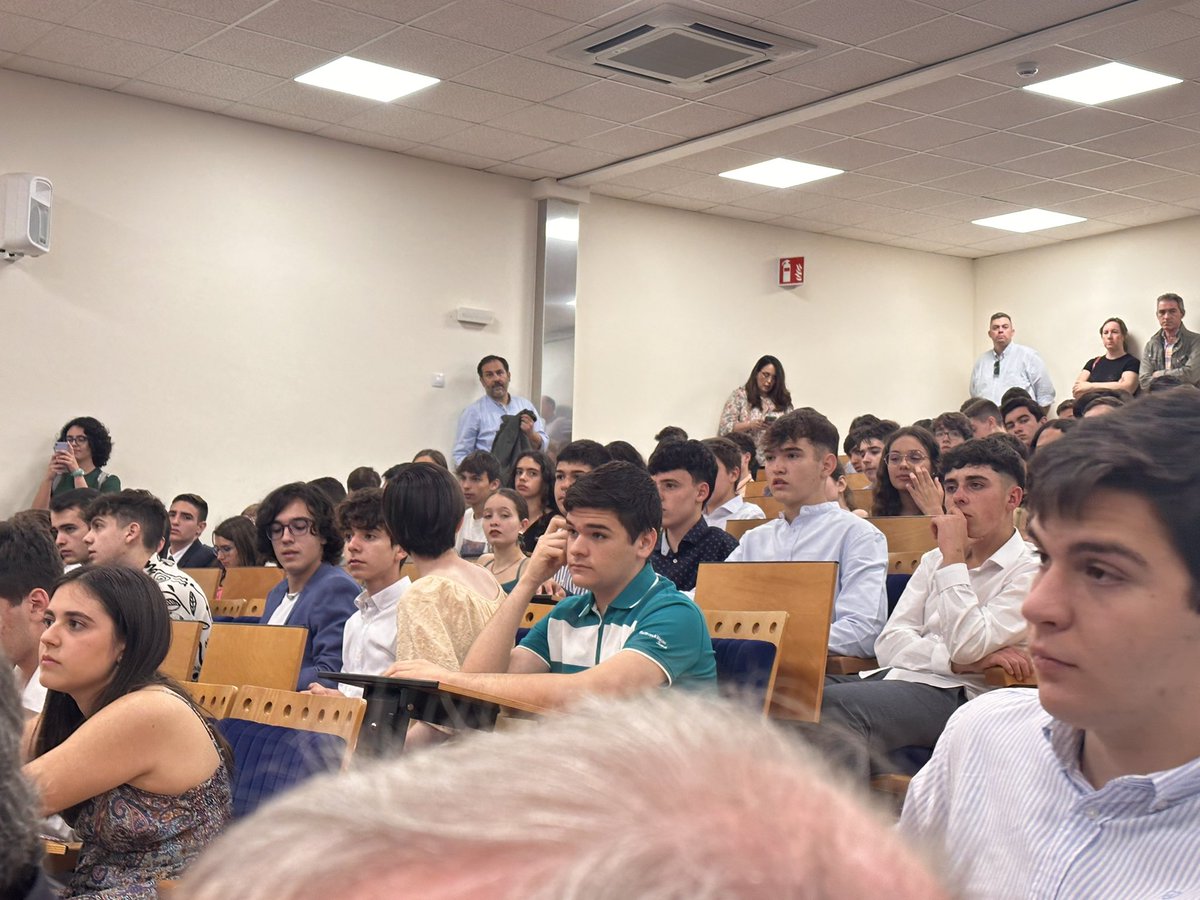 annmarcara's tweet photo. Comenzamos la clausura de curso de Estalmat en las Facultad de Matemáticas de Sevilla @EstalmatAnd @saemthales @Amproes_And @ThalesSevilla https://t.co/OKxvdMb31v