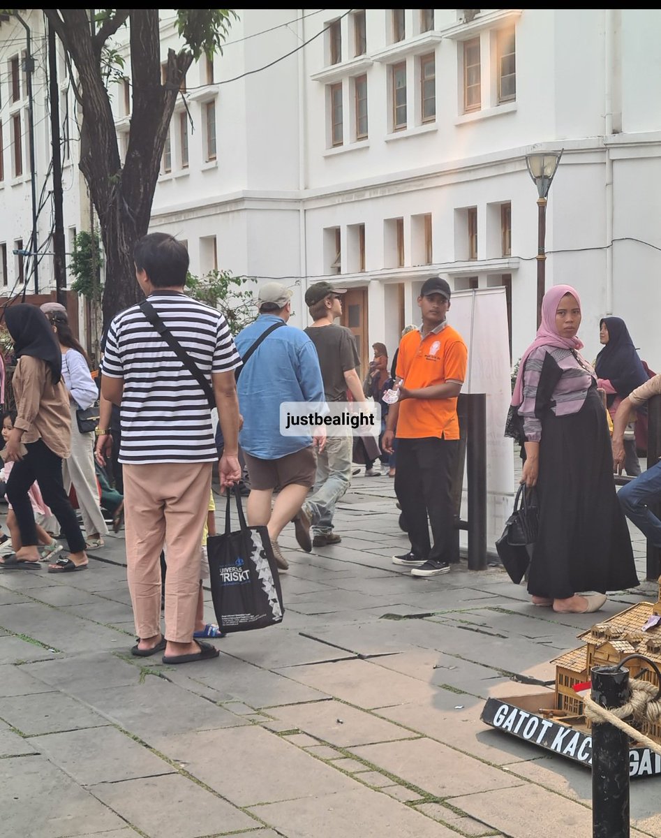 justbealight's tweet photo. Yesung at Kota Tua. Anjir ngefreeze dan tremor liat ncung. Ganteng bgt Mas Rangga 😭😭 https://t.co/aKCttnbf7r