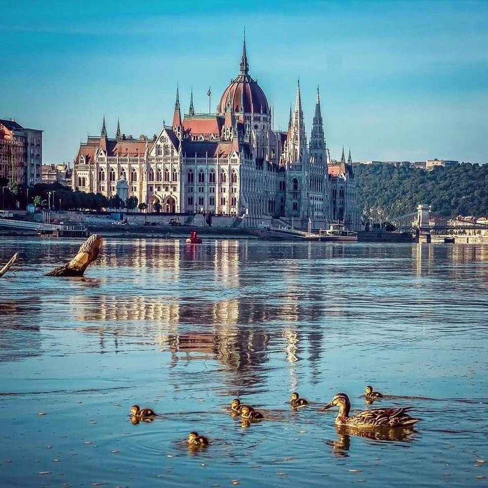 2x2sometimes5's tweet image. Budapest Hungary. Have a lovely Sunday!