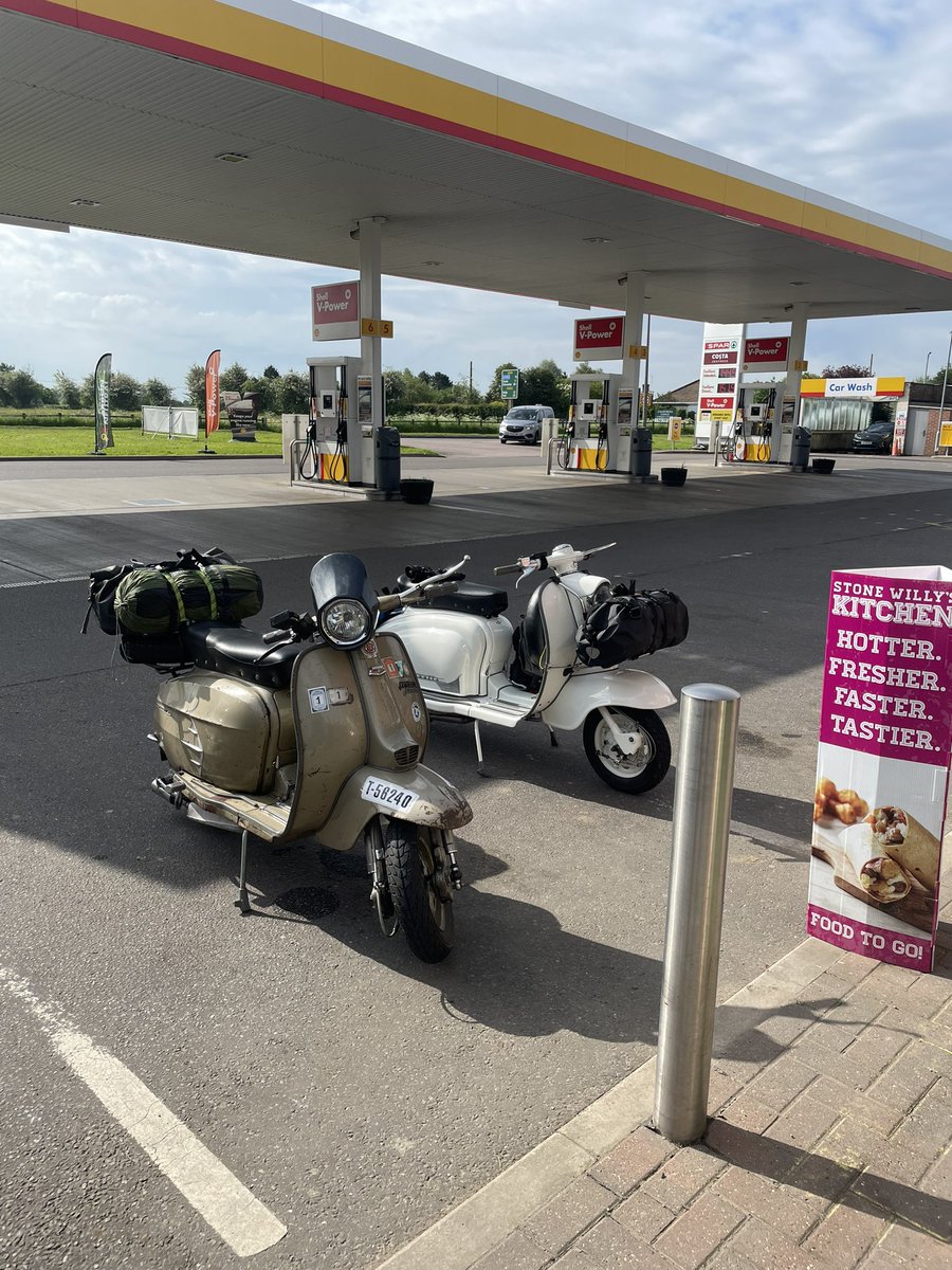eltoddyo's tweet photo. Great night at flying eight balls rally in Larling #flyingeightballs @lambrettaclubgb https://t.co/KzdXRXR4GD