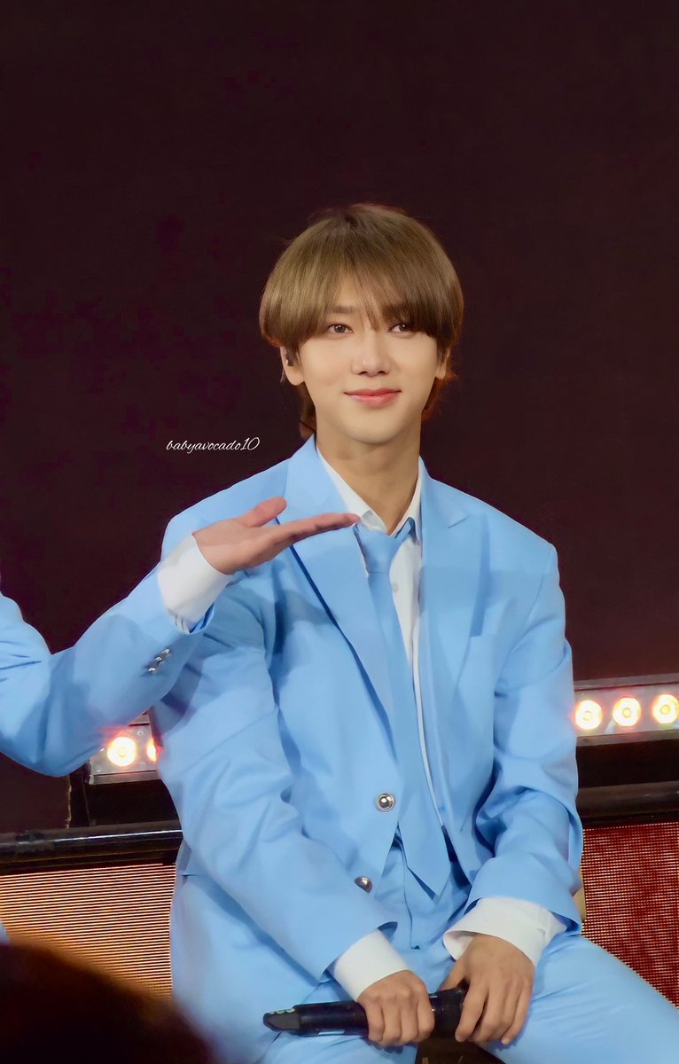 sjsofabulous's tweet photo. But why no one talking about Yesung's glorious look last night? that brown hair, that style, that smiles.. 😭😭😭💙💙💙 https://t.co/QHfljGMGAy